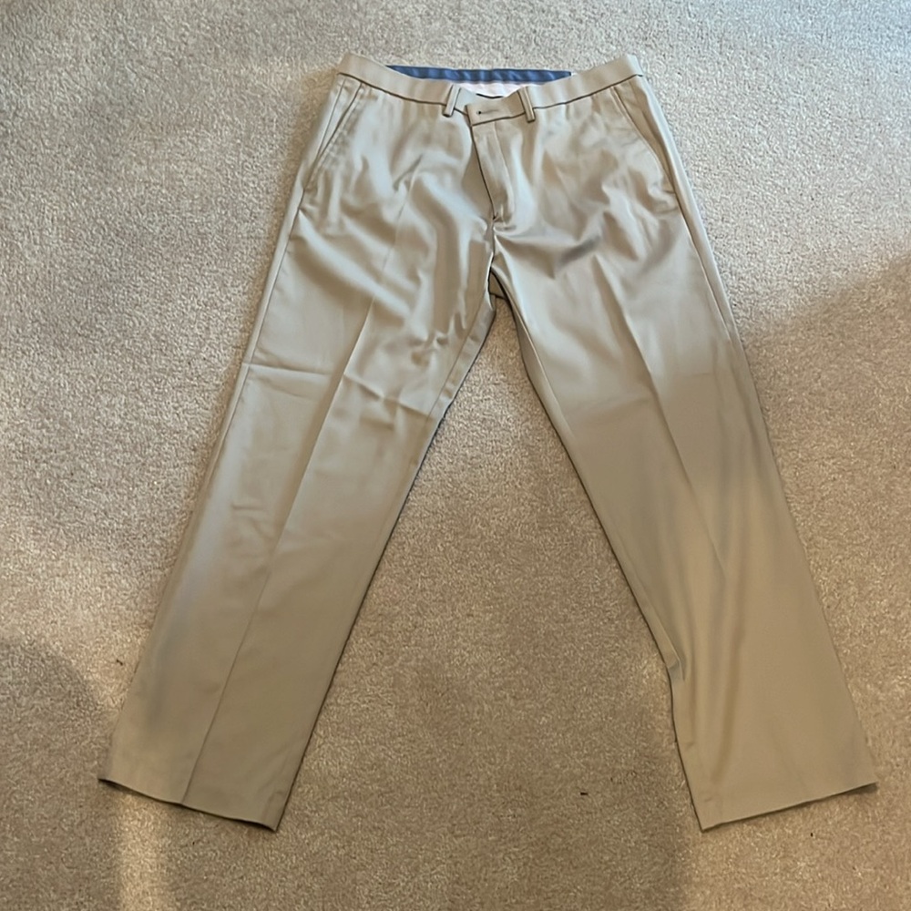 5 pairs Men’s Haggar Straight Fir Iron Free Premium Khaki. Tan, Grey, and Black. - Picture 7 of 8